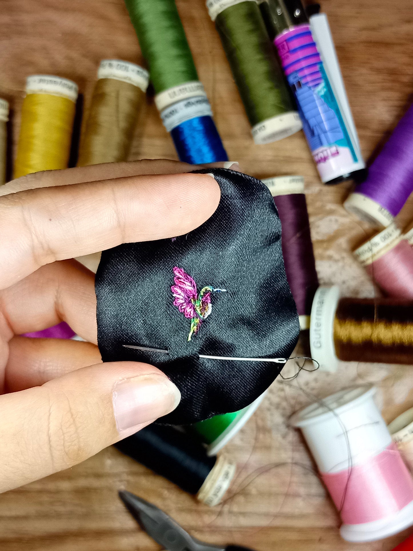 Colibrí bordado a mano ($15usd)