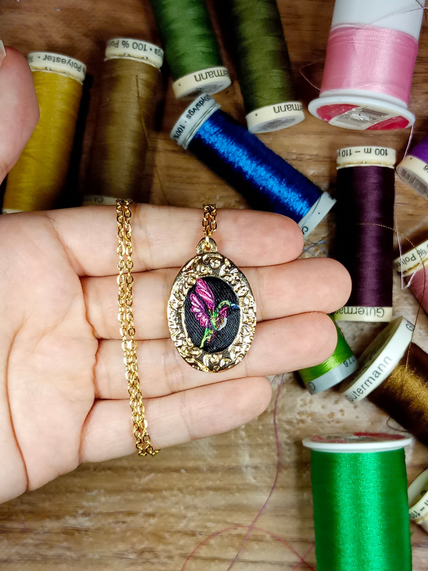 Colibrí bordado a mano ($15usd)