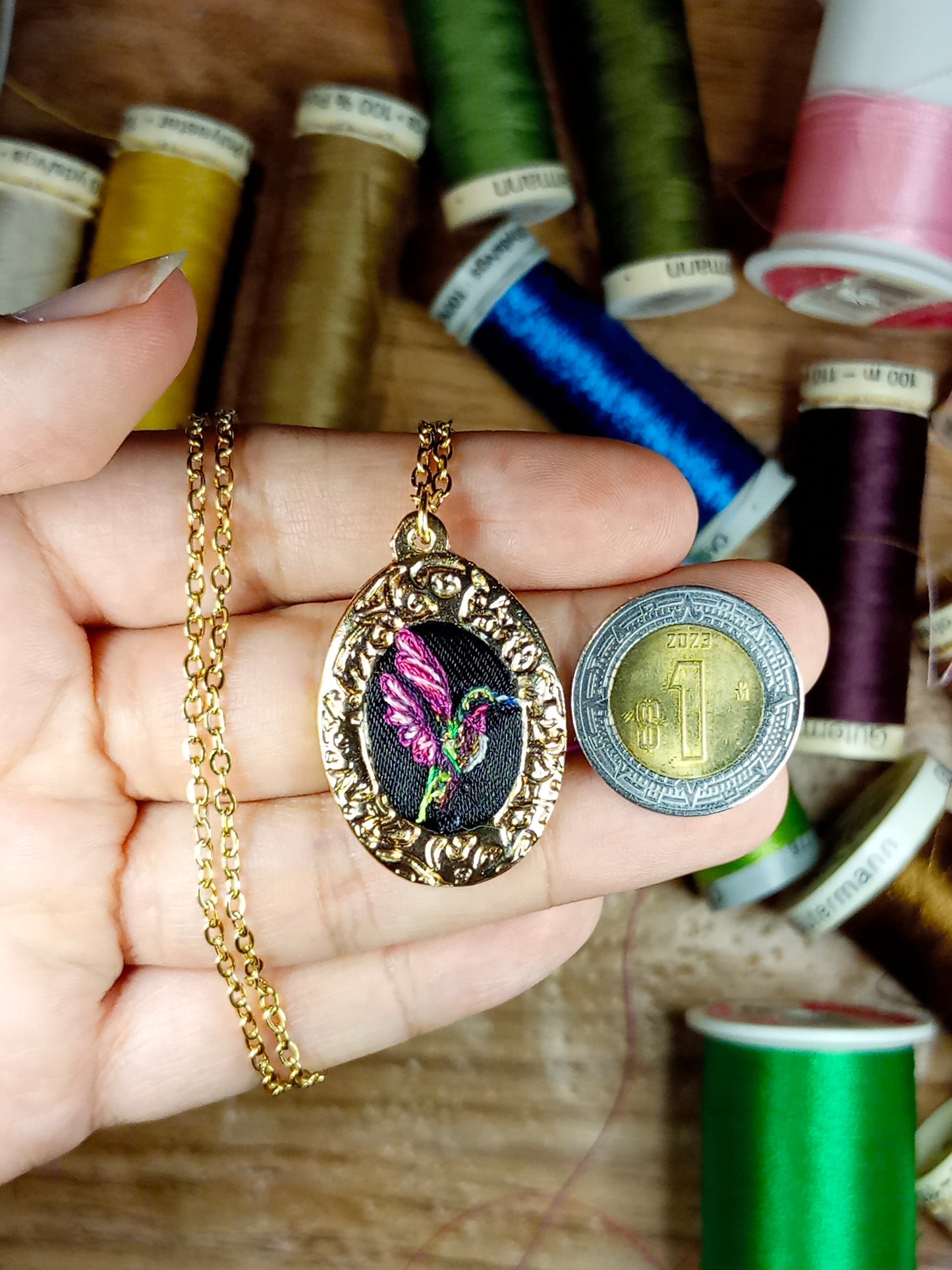 Colibrí bordado a mano ($15usd)