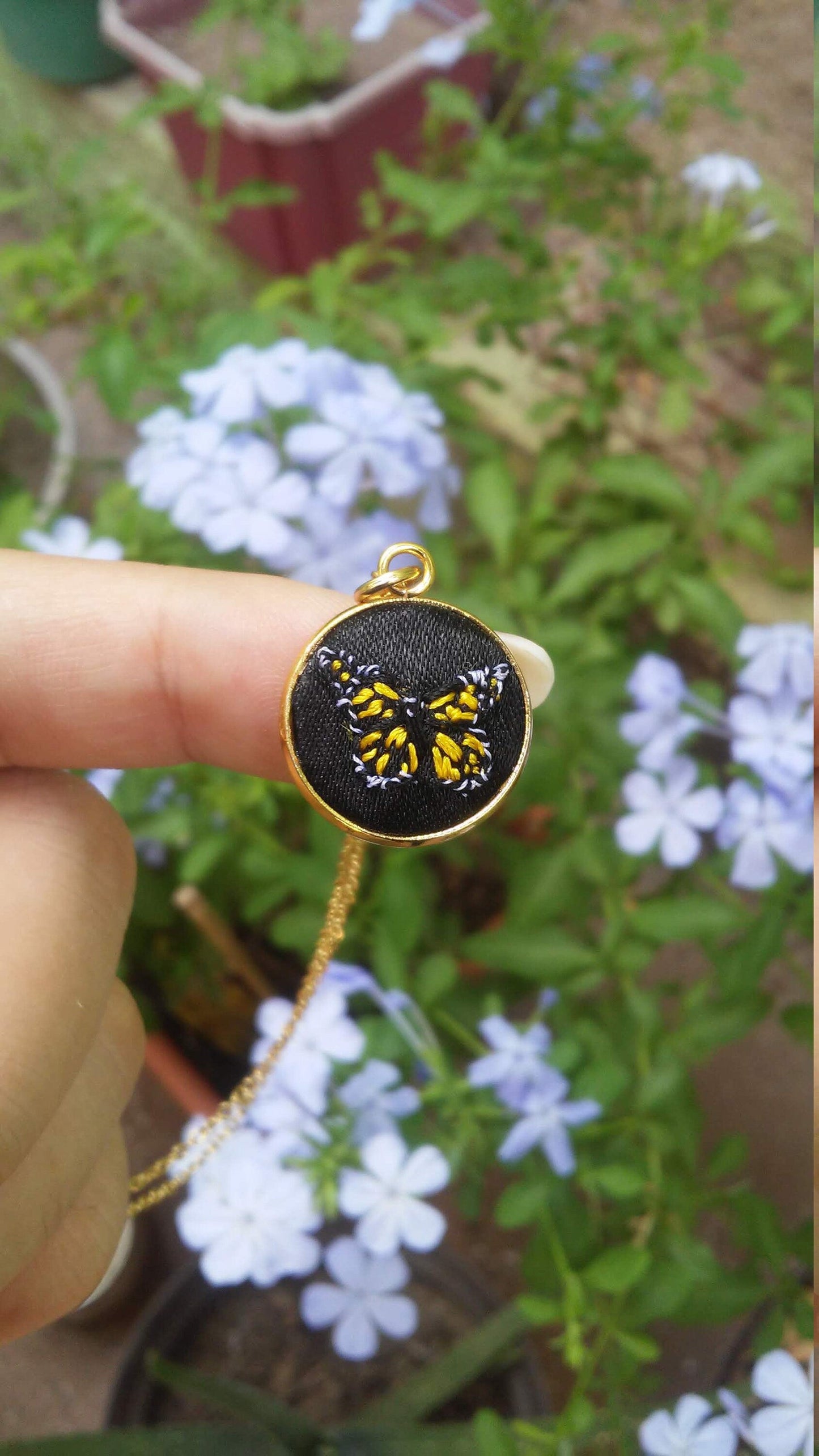 Collar de mariposa bordada $15 usd