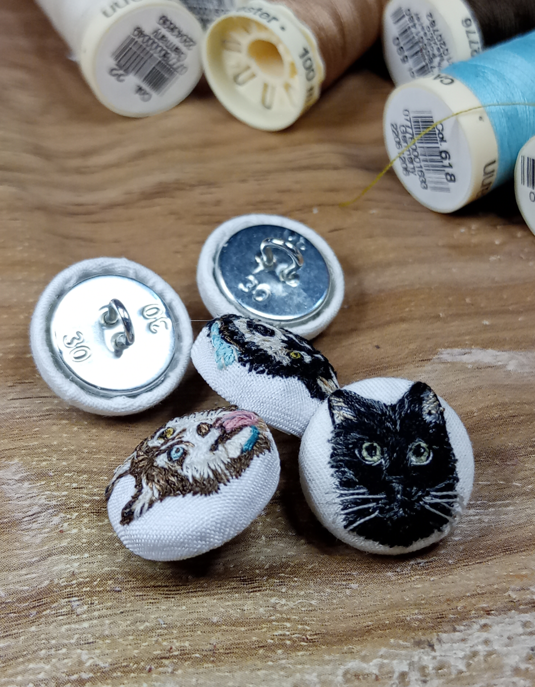 Paquete de 1 a 5 botones forrados (1 mascota por botón)  ($25 to $110usd)