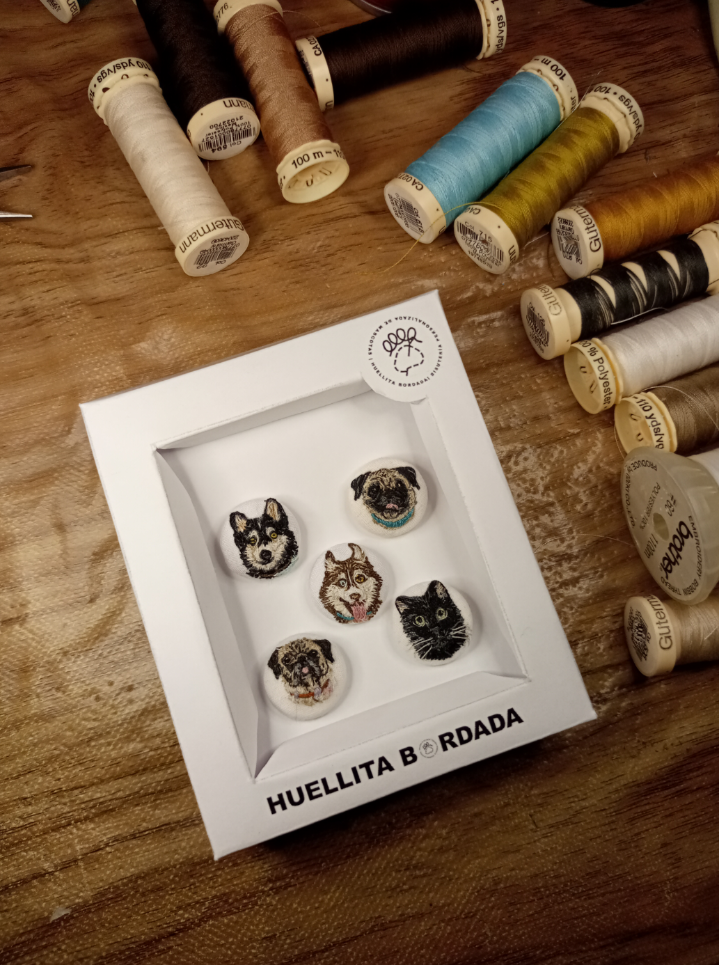 Paquete de 1 a 5 botones forrados (1 mascota por botón)  ($25 to $110usd)