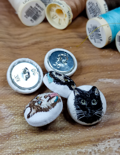 Paquete de 1 a 5 botones forrados (1 mascota por botón)  ($25 to $110usd)